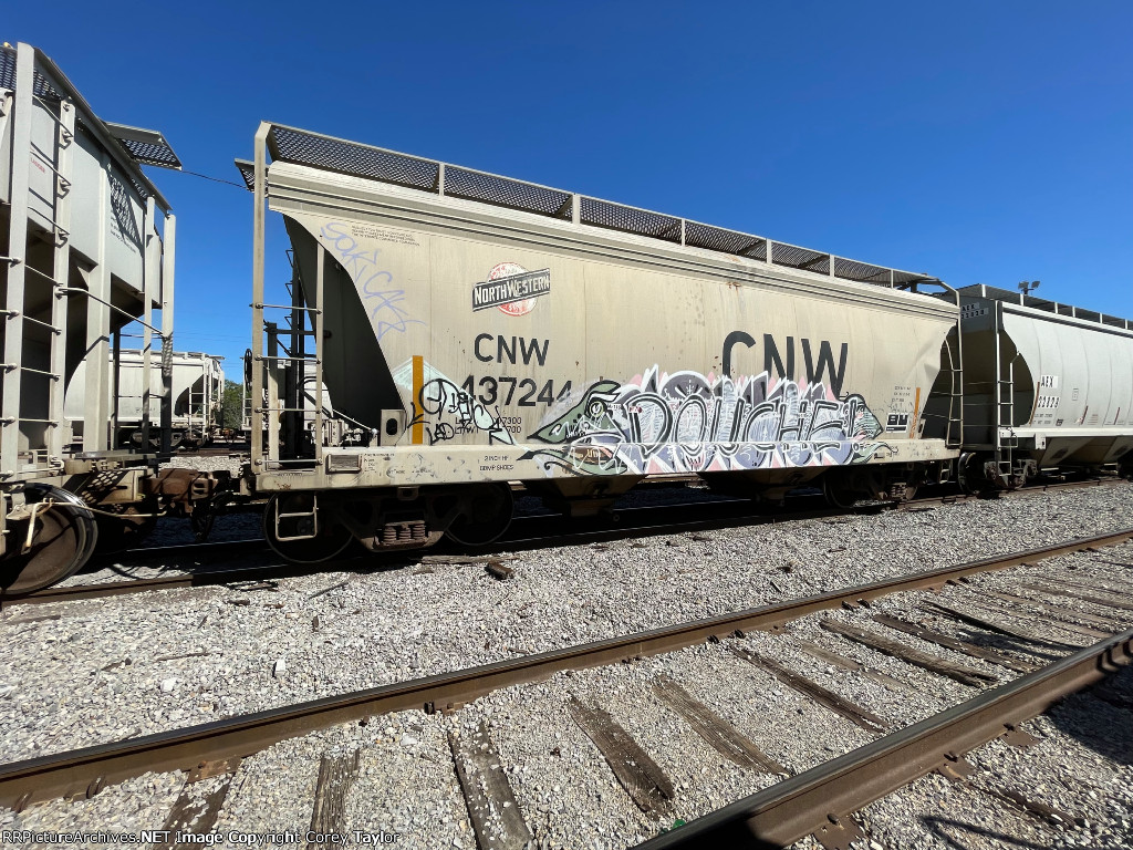 CNW 437244